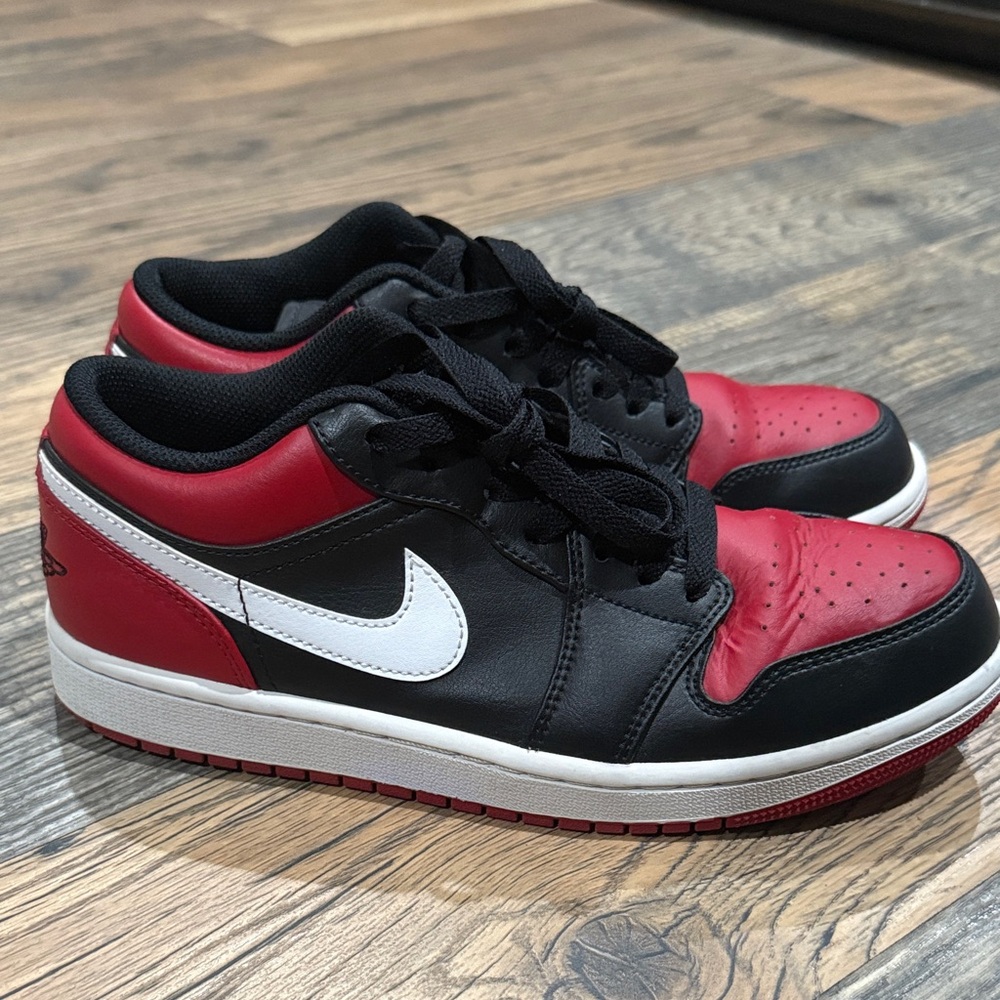 Mens AJ 1, low, Red and Black, size 7